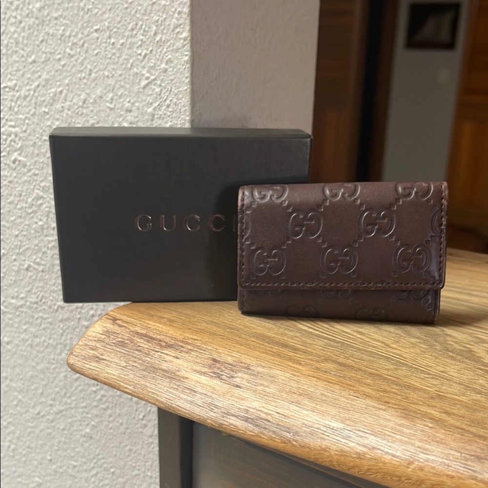 Authentic Gucci GG Monogram Leather 6 Ring Key Case & Gucci Box